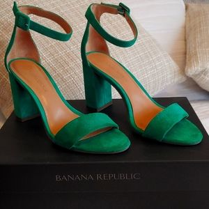 Banana Republic green heels EUS